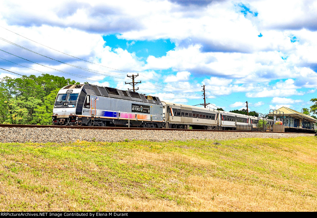 NJT 4523 on train 5176